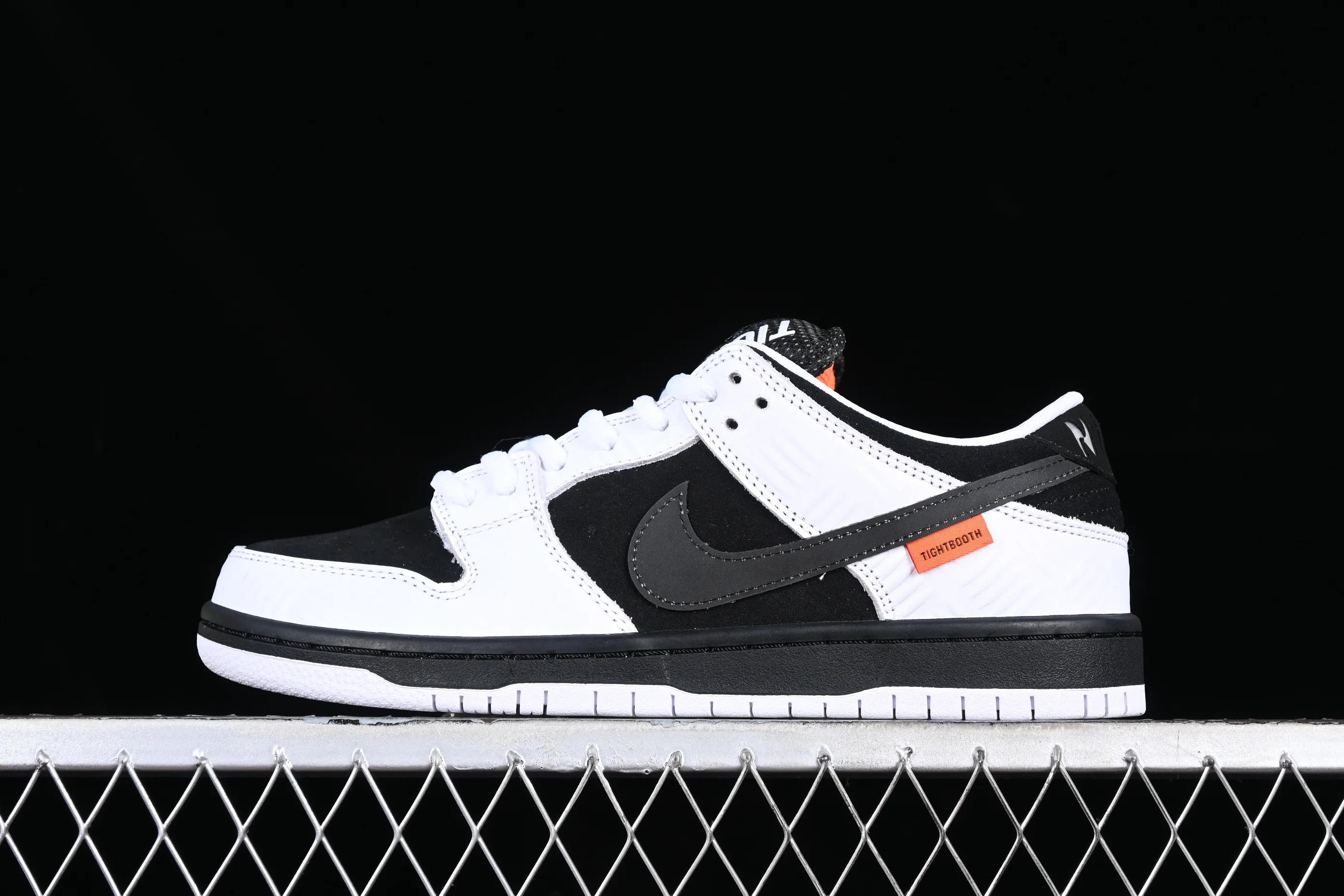 All categories Nk SB Dunk Series Nk SB Dunk Low low-top sneakers Tightbooth x Nk SB Dunk joint model Inverted Panda SB low-top casual sports skateboard shoes FD2629-100